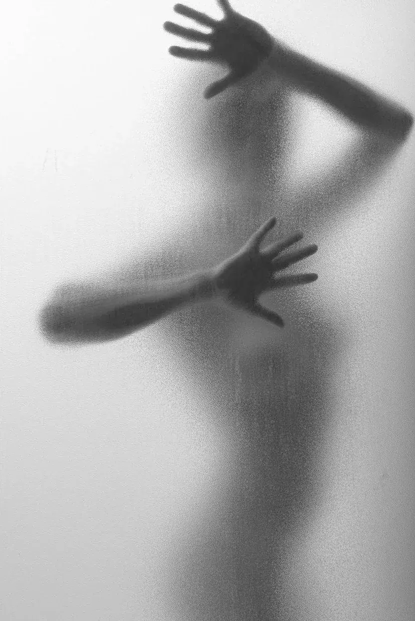 Boudoir photograph by Daniel Amezcua, black and white